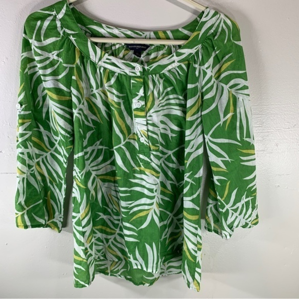 Banana republic green palm print blouse Hawaiian 100% cotton button up XS top